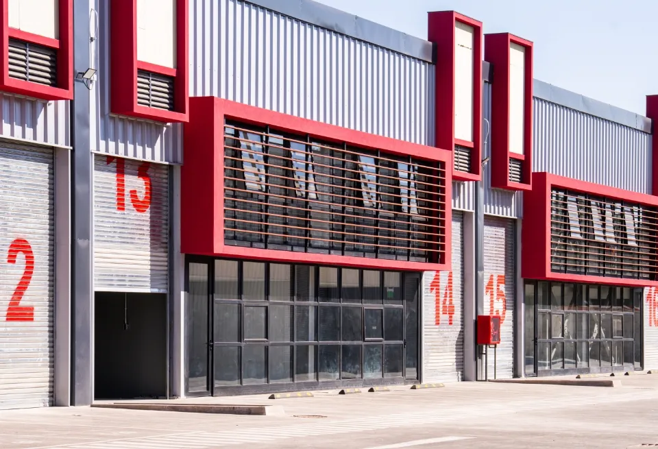 Fachada modular de bodegas